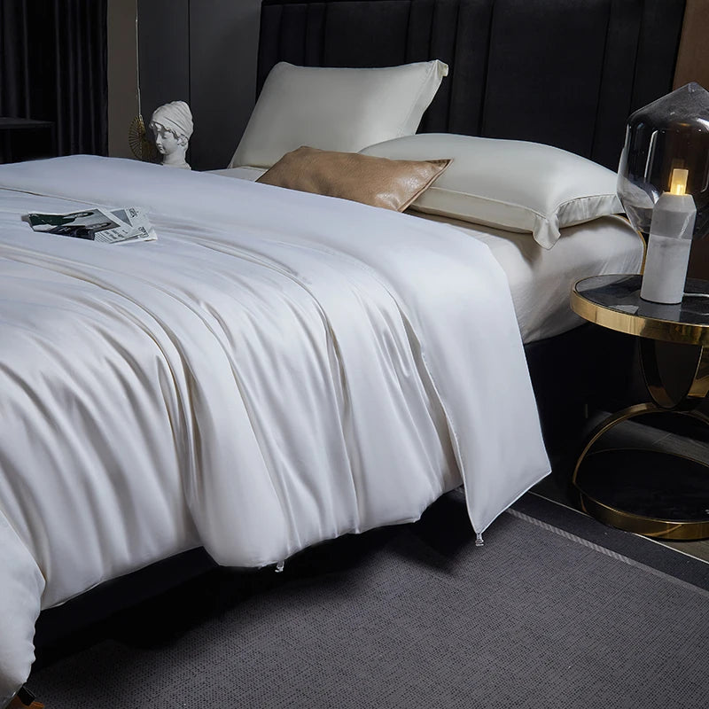 Hand -made quilts. Comforter, 100% Pure Silk, White