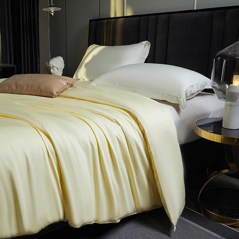 Hand -made quilts. Comforter, 100% Pure Silk, White