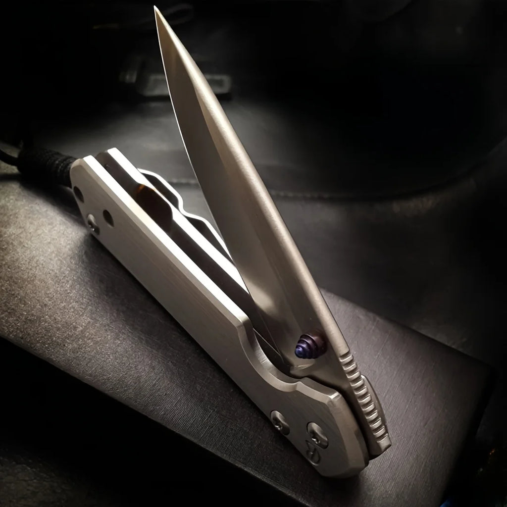 Folding Knife Made of High Hardness Stainless Steel
