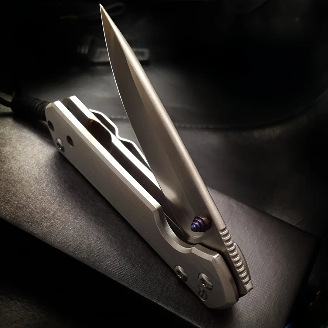 Folding Knife Made of High Hardness Stainless Steel