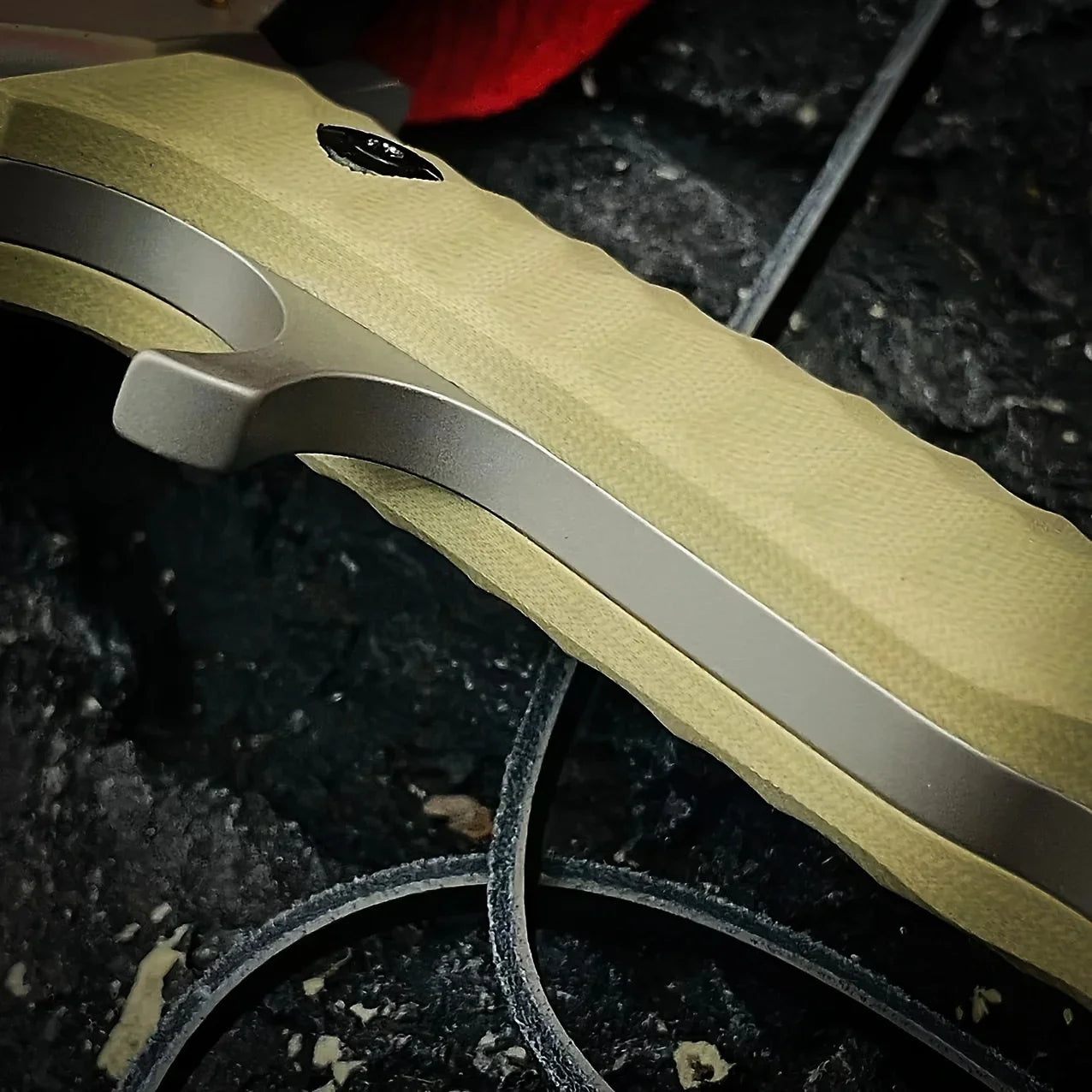 Outdoor tactical knife with knife sheath